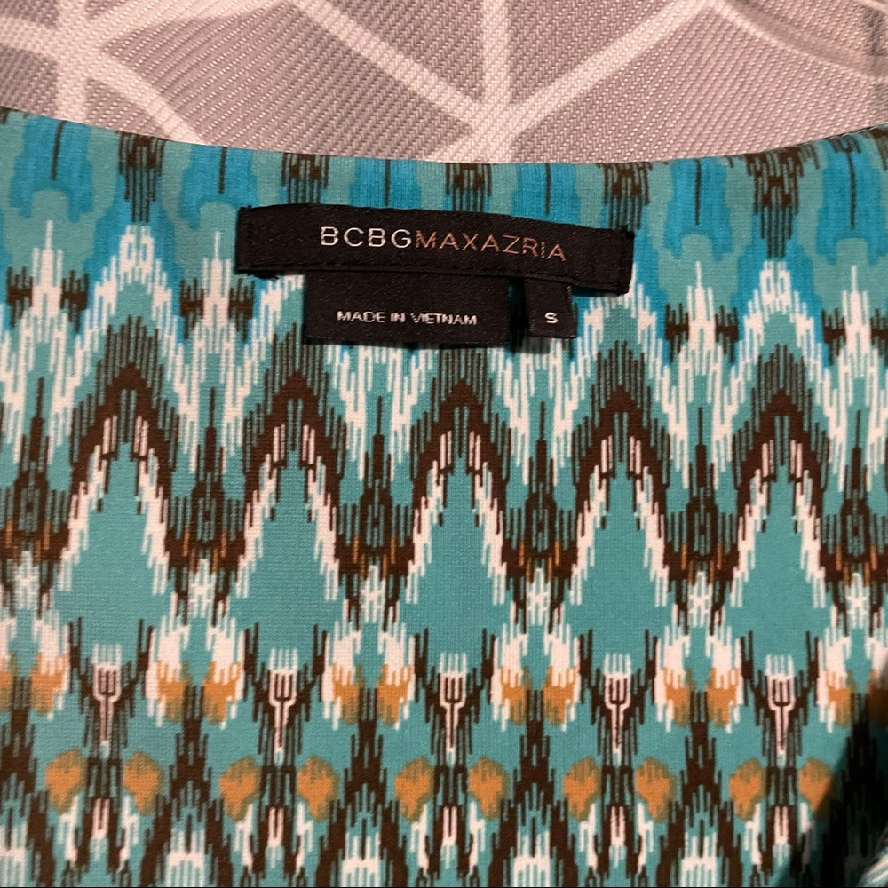 Sent to  Thredup-BCBGMAXAZRIA zigzag twist front dress in teal - Picture 13 of 15